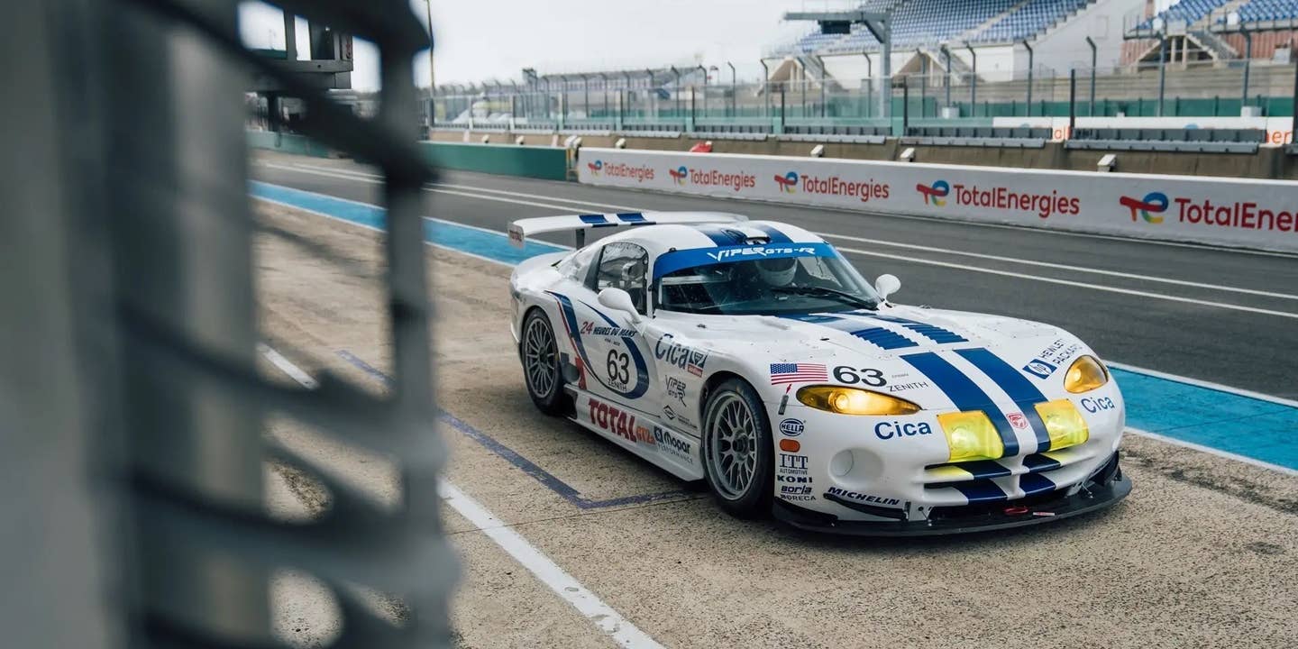 Watch a Le Mans-Winning 1996 Viper GTS-R Hit the Track Before Heading To Auction