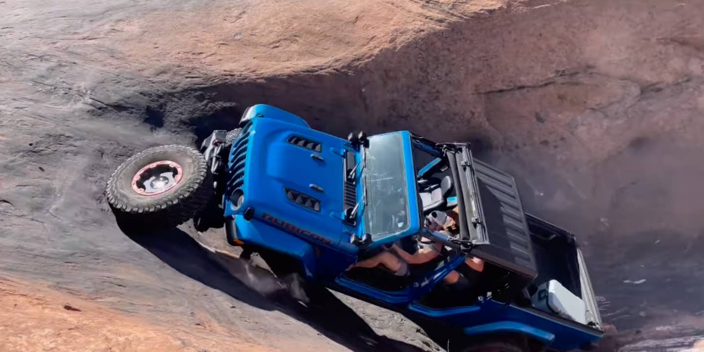 Jeep Gladiator Driver Ignores the Signs, Shears Off a Wheel While Tackling Moab Trail